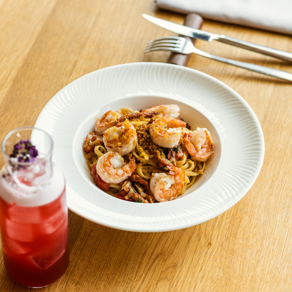Linguine with shrimp
